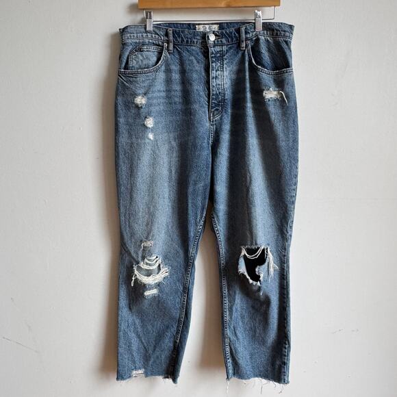 WE THE FREE CRVY High Rise Distressed Georgine Jeans - Picture 1 of 9